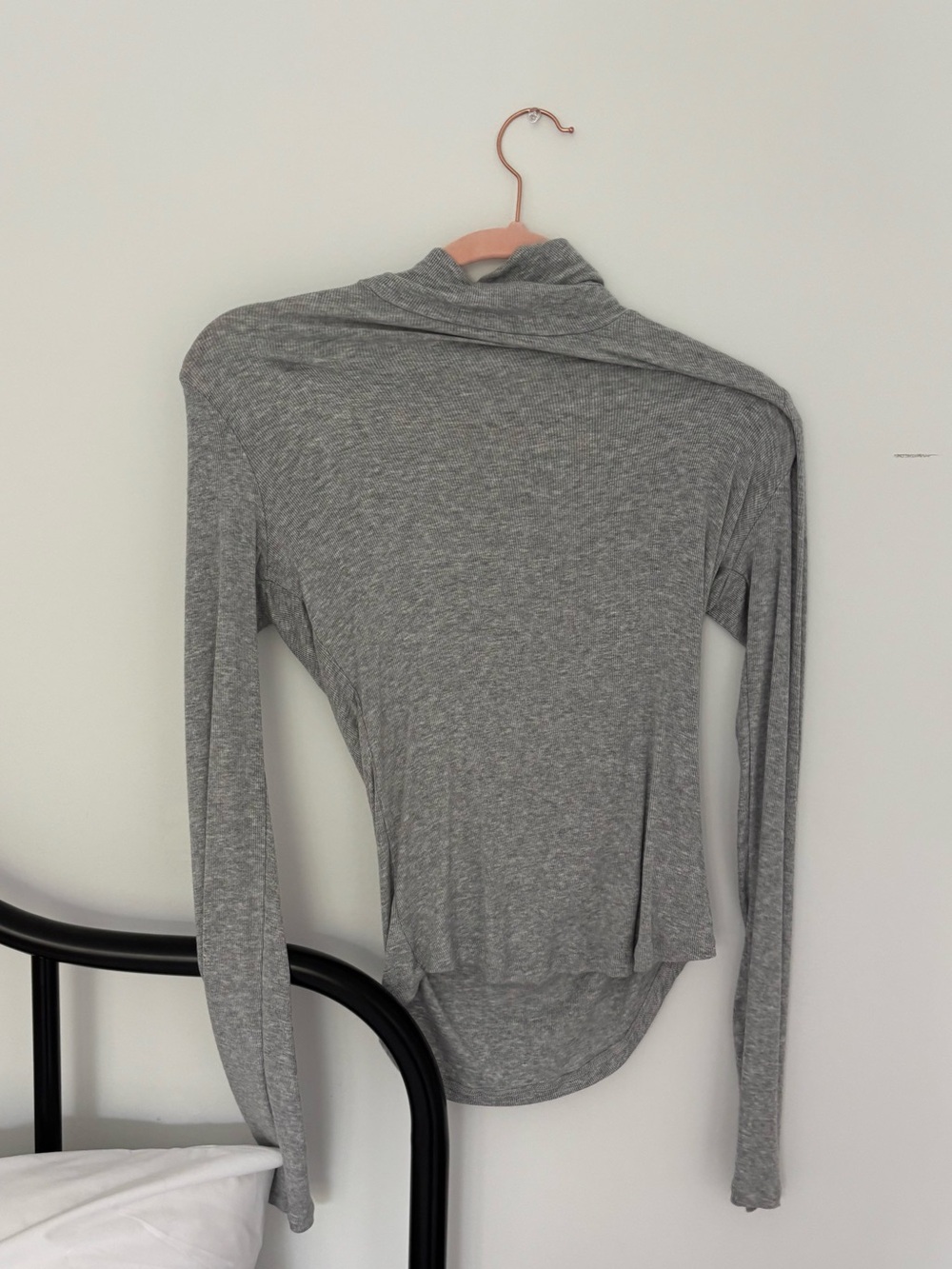 ARITZIA Sunday Best Grey Long Sleeve Turtleneck Ribbed